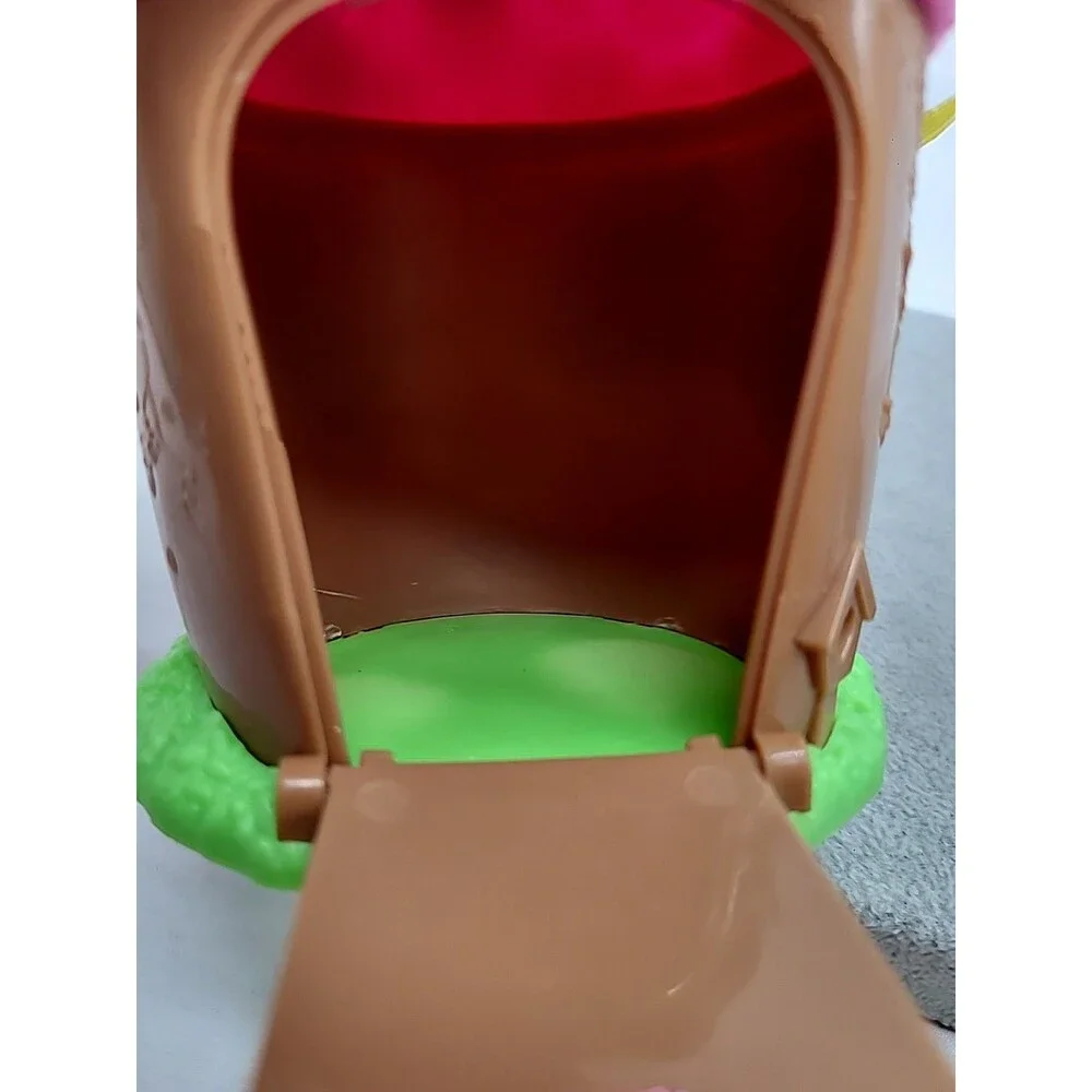 Li'l Woodzeez Mini Acorn House Surprise – 1 Mini House Playset and Cat Flocked